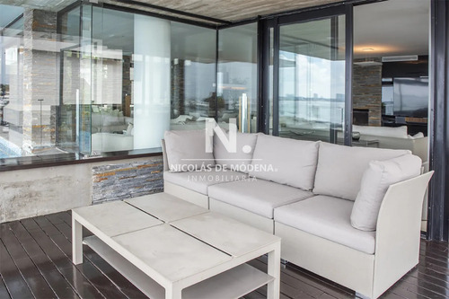 Apartamento Unico Frente Al Mar, Zona Puerto Con Piscina Propia.
