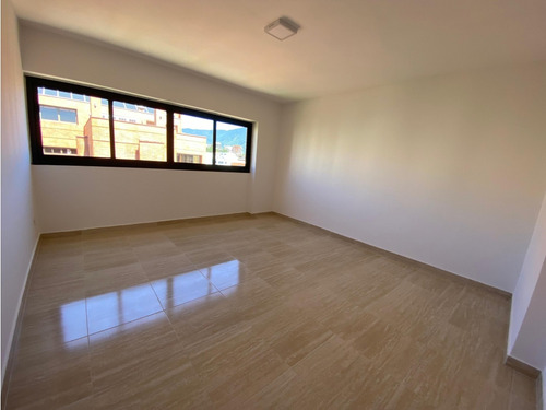 Venta. Apartamento (ph). Valle Arriba. Caracas. (mmv)