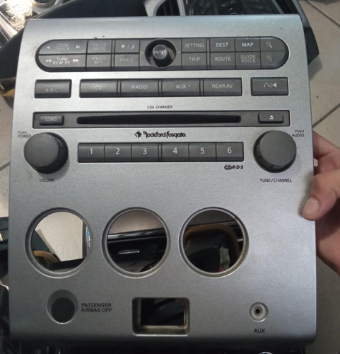 Bisel Del Stereo Con Controles De Nissan Titan 2005 (usado)