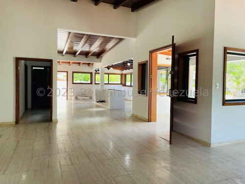 Exclusiva Casa Remodelada Con Piscina, Sauna, Area De Jardin, Estacionamiento 12 Vehiculos Casilla Vigilancia A Estrenar Concepto Moderno Exclusiva Zona Privada Palmarito Estef 24-15119