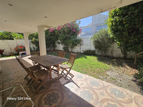Casa Con Excelente Distribución Y Mantención