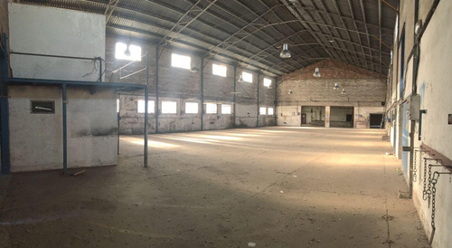 Alquiler Galpón Centro Con Cochera