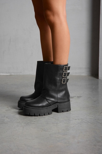 Botas Borcegos Negras Caña Volcada Con Hebillas Y Plataforma