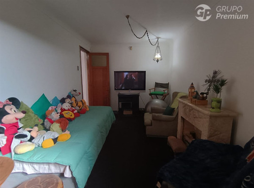 Casa En Venta De 4 Dorm. En La Cisterna