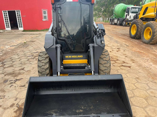 Imagem 8 de 10 de Mini Carregadeira New Holland 2018 L220b Cabinada