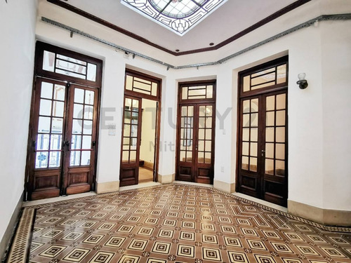 Imagen 19 de 30 de Casa De Estilo En Venta En La Plata