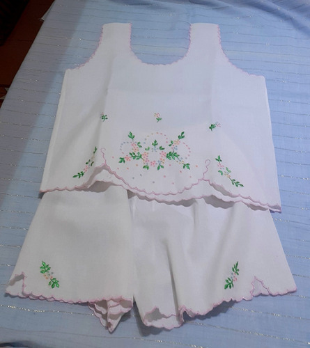 Antiguo Conjunto De Hilo Bordado Para Niña (Usado)