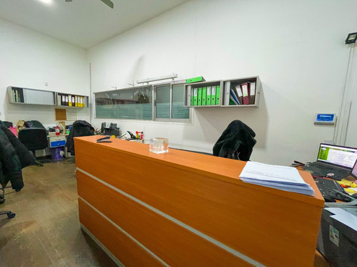 Edificio Con Bodegas Y Oficinas Habilitadas + Terraza