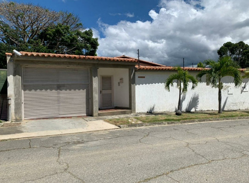 Imagen 1 de 20 de Hermosa Casa Remodelada, Amplia Y Segura, En Excelente Zona 04241665720