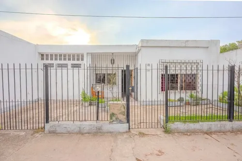 Venta Casa 3 Amb Con Cochera Y Parque