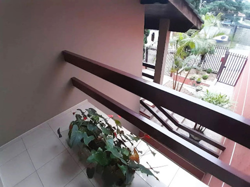 Sobrado Com 4 Dormitórios, Piscina E Churrasqueira