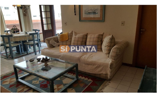 Imagen 4 de 27 de Apartamento De 2 Dormitorios Y 2 Baños A 1 Cuadra De Gorlero, Con Gran Terraza Y Parrillero Propio.