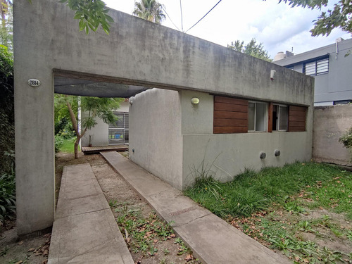 Casa En Venta En City Bell - 458 E/ 23 Y 24