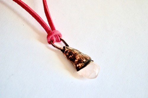 Imagen 1 de 5 de Collar Fucsia Con Cuarzo Rosa, Regalo Novia, Amigas, Madre