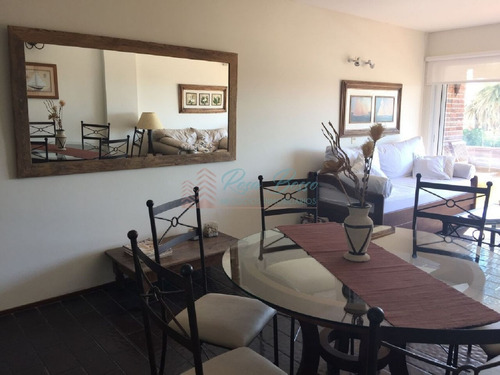 Apartamento En Peninsula, 2 Dormitorios *- Ref: 836