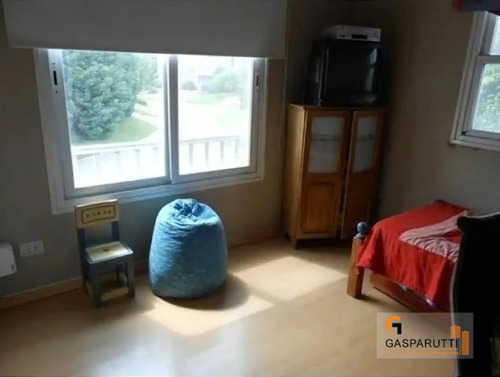 Casa En Venta En Barrio Septiembre, 5 Ambientes Con Pileta
