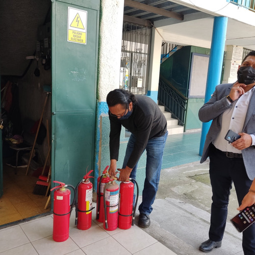 Imagen 3 de 9 de Extintor Pqs De 10 Libras Instalado A Domicilio
