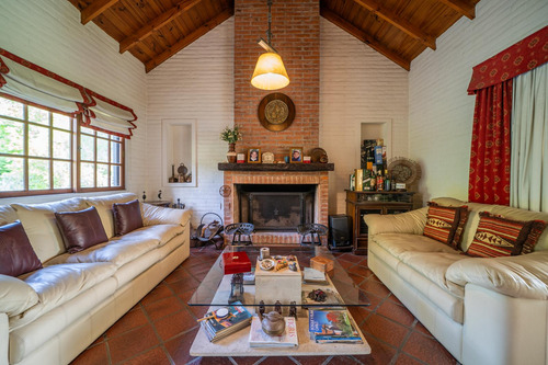 Venta Casa En Bella Vista En Barrio Cerrado