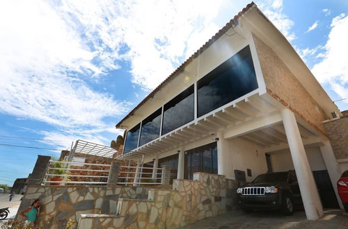 En Venta Hermosa Posada Ubicada En El Litoral Estado La Guaira, En La Bella Urbanización Playa Grande A 5 Min Del Aeropuerto De Maiquetía. Fr