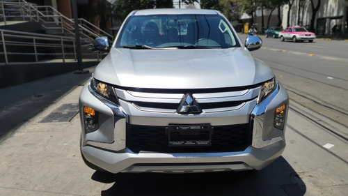Mitsubishi L200 2.4 Cabina Doble 4x2 Mt