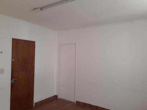 Imagen 1 de 8 de Oficina Pequeña En Edificio Sede De Juzgados - Centro