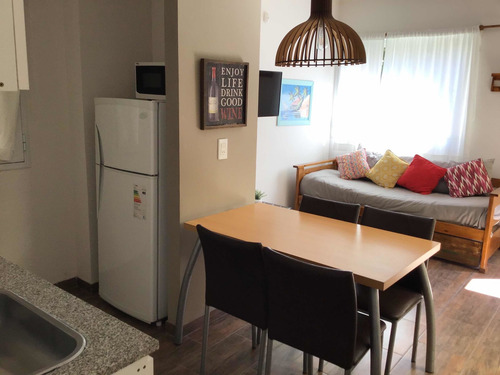 Departamentos 4y6 Pers. Ostende A Metros Del Mar. No Jovenes