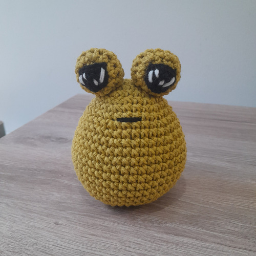 Pou Triste Peluche Amigurumi Alien Emoji Tiktok Crochet 10cm Caqui