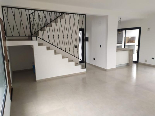 Imagen 3 de 12 de Dúplex De 3 Dormitorios En Venta En San Ignacio Village. Se Escucha Oferta.