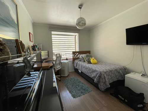 Casa En Venta De 5 Dorm. 4 Baños En Condominio En Las Condes