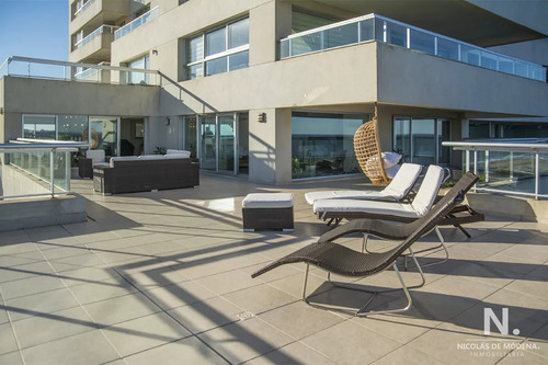 Apartamento De 3 Dormitorios En Torre Lobos Frente Al Mar, Playa Brava