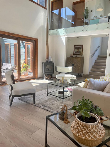 Parcela Con Moderna Casa Los Riscos Pucón