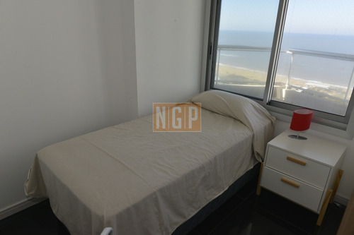 Imagen 24 de 30 de Apartamento De 3 Dormitorios Frente Al Mar Fotos Del Departamento