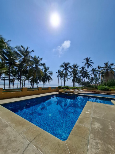 Se Vende Apartamento En Conj. Residencial Puerto Limon Tucacas Edo. Falcon. L.m