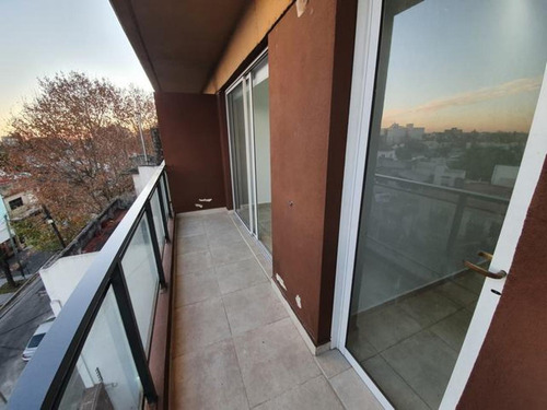 Departamento 2 Amb Con Balcon Y Cochera A 200m Est Bosch