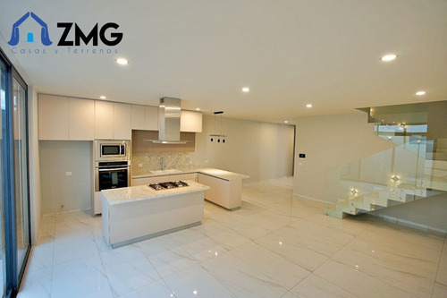 Casa De Lujo En Punto Sur Este #56, Con Roof Garden, Recorri