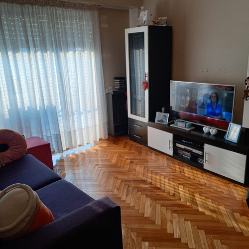Imagen 3 de 20 de Departamento En Caballito De 3 Ambientes. Impecable