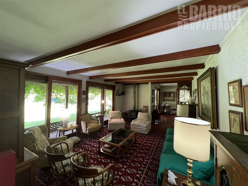Casa En Venta De 6 Dorm. En Colina