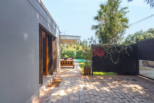 Casa En Venta De 4 Dorm. En Las Condes