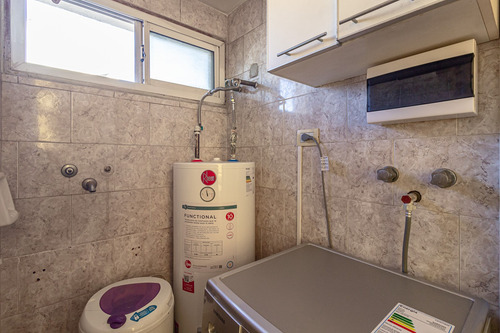 Venta. Tres Ambientes Con Dependencia. Barracas.