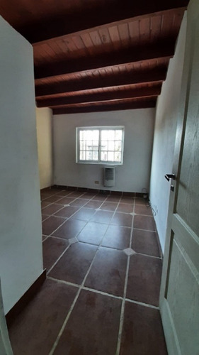 Imagen 19 de 30 de Permuta - Casa De 8 Ambientes En Venta - Ituzaingo Norte