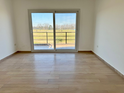 Venta De Casa A Estrenar En Barrio Cerrado Village Joven