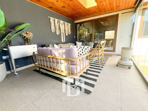 Casa En Venta De 4 Dorm. En Lo Barnechea