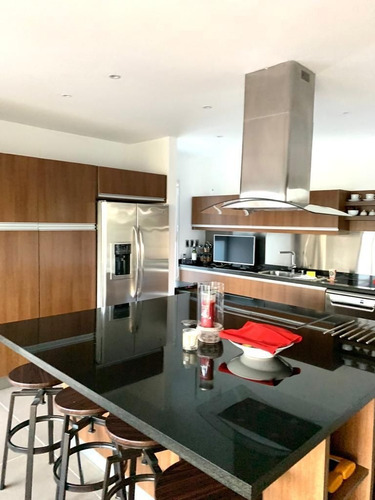 Casa En Venta De 3 Dormitorios En La Tahona