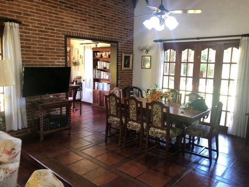 Imagen 5 de 21 de Casa En Venta De 4 Dormitorios C/ Cochera En Centro
