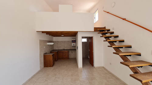Imagen 6 de 19 de Venta Departamento Planta Alta - Pilar