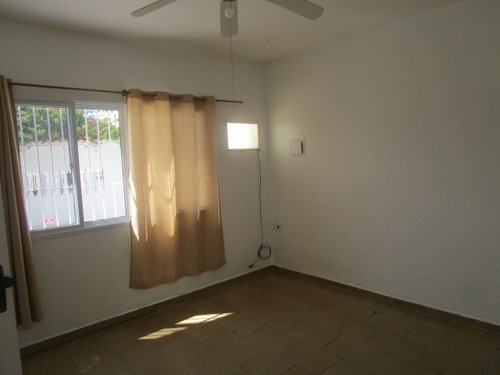 Excelente Casa, Isolada, Com Edícula, Espaço Para Piscina. Há 300 Metros Da Praia!