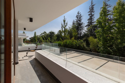 Casa En Arriendo De 5 Dorm. En Las Condes