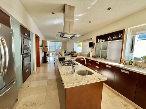 Casa En Venta En Valle Real 4 Recamaras