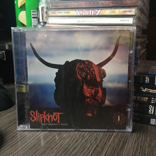 Slipknot - Antennas To Hell  (2012)