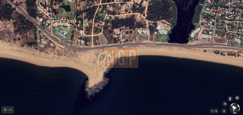 Terreno En Primera Fila Playa Mansa - Apto Desarrollo